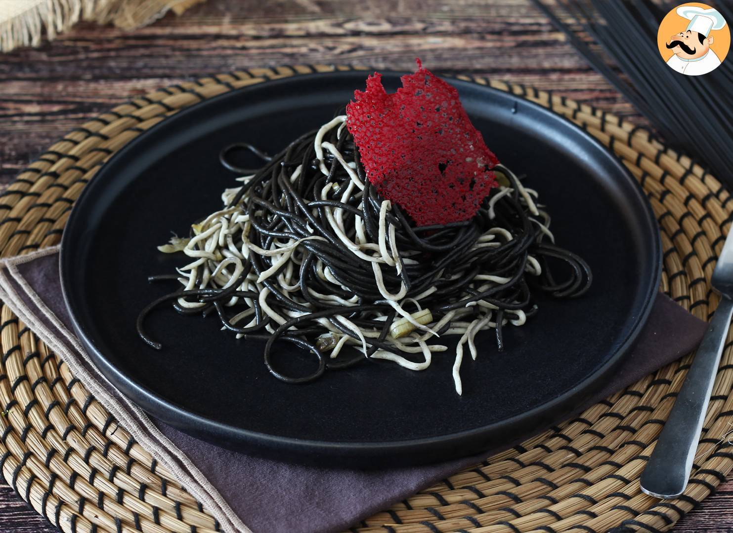 Schwarze Spaghetti Mit Knoblauch Und Gulasch Nudeln Al Nero Di Seppia