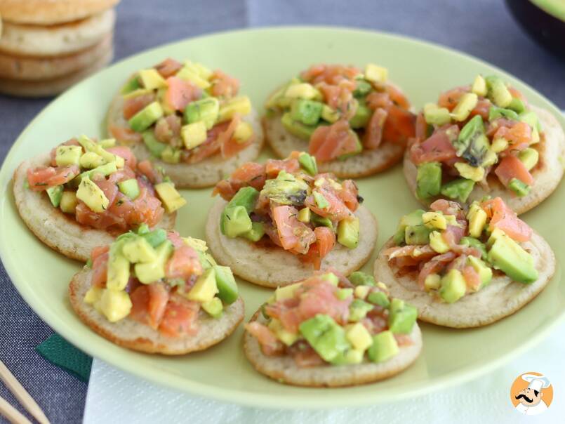 Toasts mit Lachs und Avocado