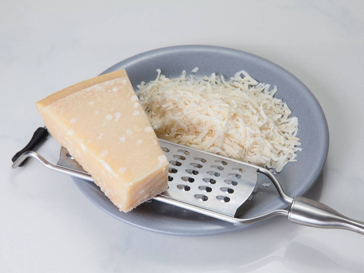 Geriebener Parmesankäse immer perfekt: 5 Tipps für die ideale Lagerung