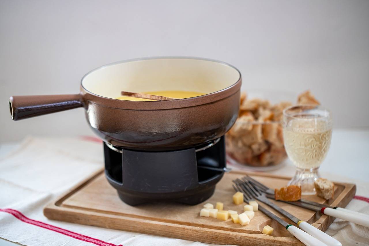 Das Geheimnis des echten Fondues: Entdecken Sie die traditionellen Rezepte der verschiedenen Regionen!