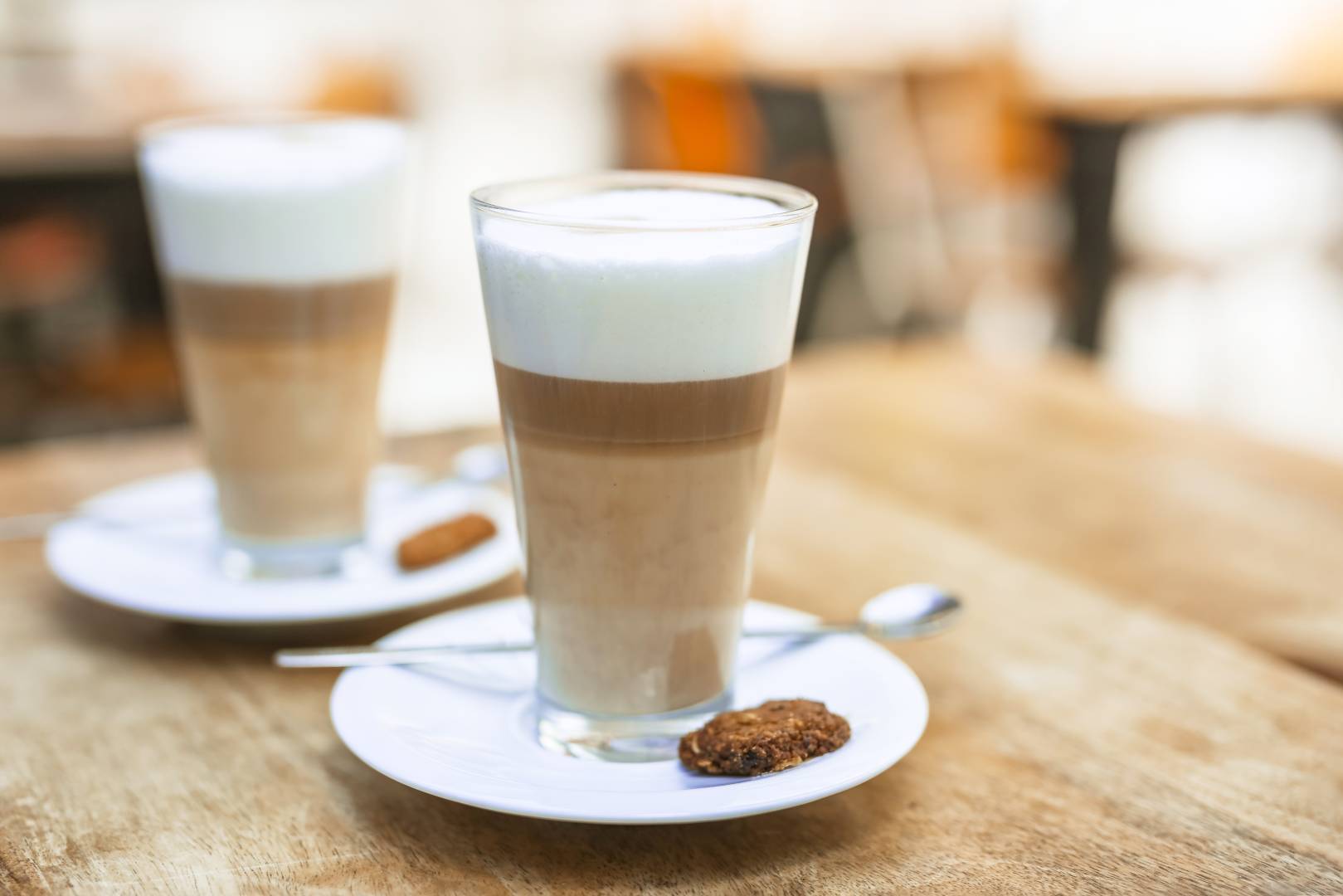 Ist Kaffee mit Milch gesund? Verstehen Sie die Auswirkungen der Kombination auf Ihren Körper!