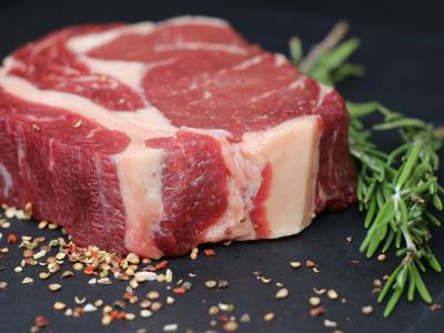 Rotes Fleisch und Gesundheit: Kann es tatsächlich das Altern beschleunigen?