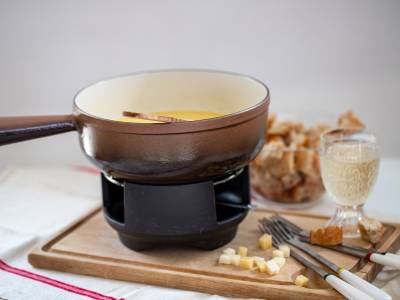 Das Geheimnis des echten Fondues: Entdecken Sie die traditionellen Rezepte der verschiedenen Regionen!