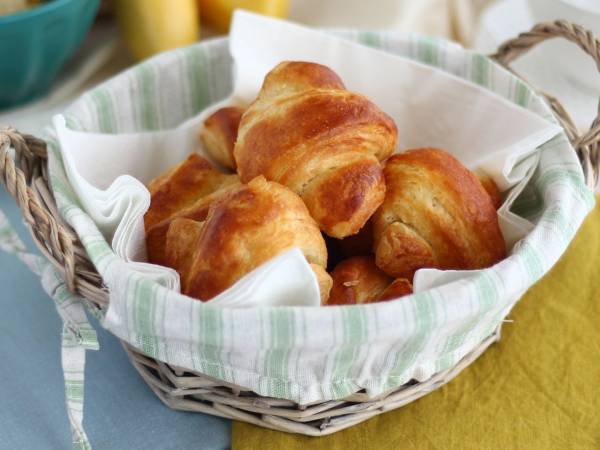 Hier wird nichts weggeworfen: Wege, um ein altbackenes Croissant (oder anderes Gebäck) zu verwenden