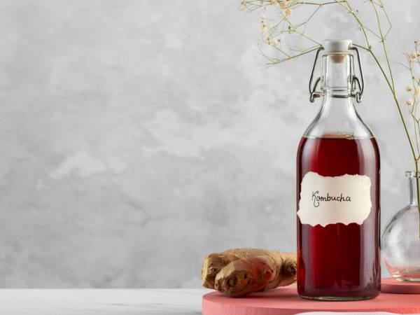 Kombucha: Alles, was Sie über das fermentierte Getränk der Stunde wissen müssen