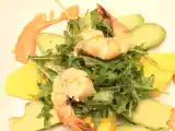 Rezept Black tiger garnelen mit avocado-mango-carpaccio und rucola