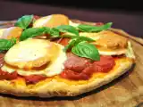 Rezept Schnelle pizza mit italienischer salami & scamorza