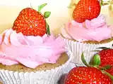 Rezept Vanille-buttermilch cupcake mit erdbeer-topping