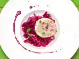 Rezept Ziegenkäse-flan auf rotkohlsalat mit sellerie-cassis-püree