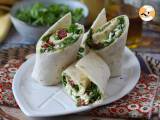 Rezept Mediterraner wrap, gefüllt mit hummus, rucola, paprika und feta