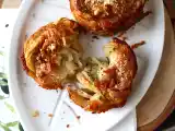 Rezept Cruffins, die kombination aus einem croissant und einem muffin, hier gesalzen mit parmesan und mozzarella