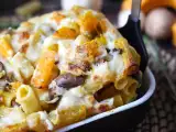 Rezept Nudelauflauf mit kürbis und champignons : cremig und vegetarisch
