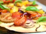 Rezept Flammkuchen mit tomaten und basilikum-sauerrahm
