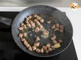 Cremige Nudeln mit Champignons und Wurst - Zubereitung Schritt 3