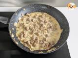 Cremige Nudeln mit Champignons und Wurst - Zubereitung Schritt 6