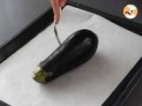 Wie kann man eine Aubergine im Ofen leicht braten und schälen? - Zubereitung Schritt 1