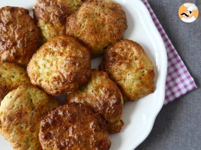 Air Fryer Zucchini Beignets mit Joghurt-Feta-Sauce