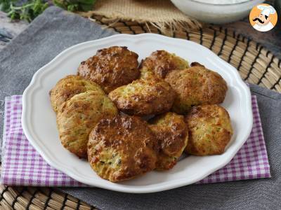 Air Fryer Zucchini Beignets mit Joghurt-Feta-Sauce - foto 2