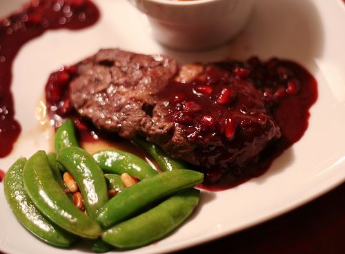 Argentinische steaks mit granatapfel-chili-sauce - Rezept Petitchef