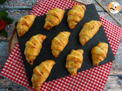 Blätterteigcroissants mit Schinken und Frischkäse