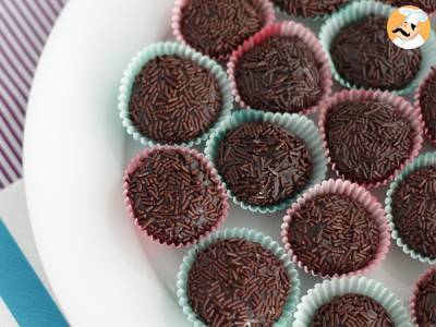 Brigadeiro, kleine brasilianische Süßigkeiten - foto 2