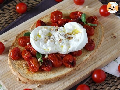 Bruschetta aus gerösteten Tomaten und Burrata - foto 3