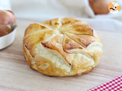 Camembert-Blätterteig mit Schinken und Zwiebeln - foto 3