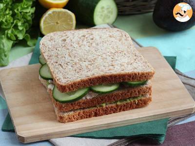 Club-Sandwich mit Thunfisch und Avocado - foto 2