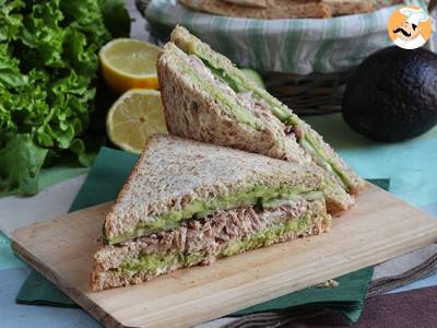 Club-Sandwich mit Thunfisch und Avocado - foto 3