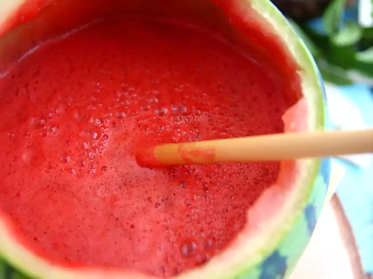 Cocktail Gin in einer Wassermelone - foto 3