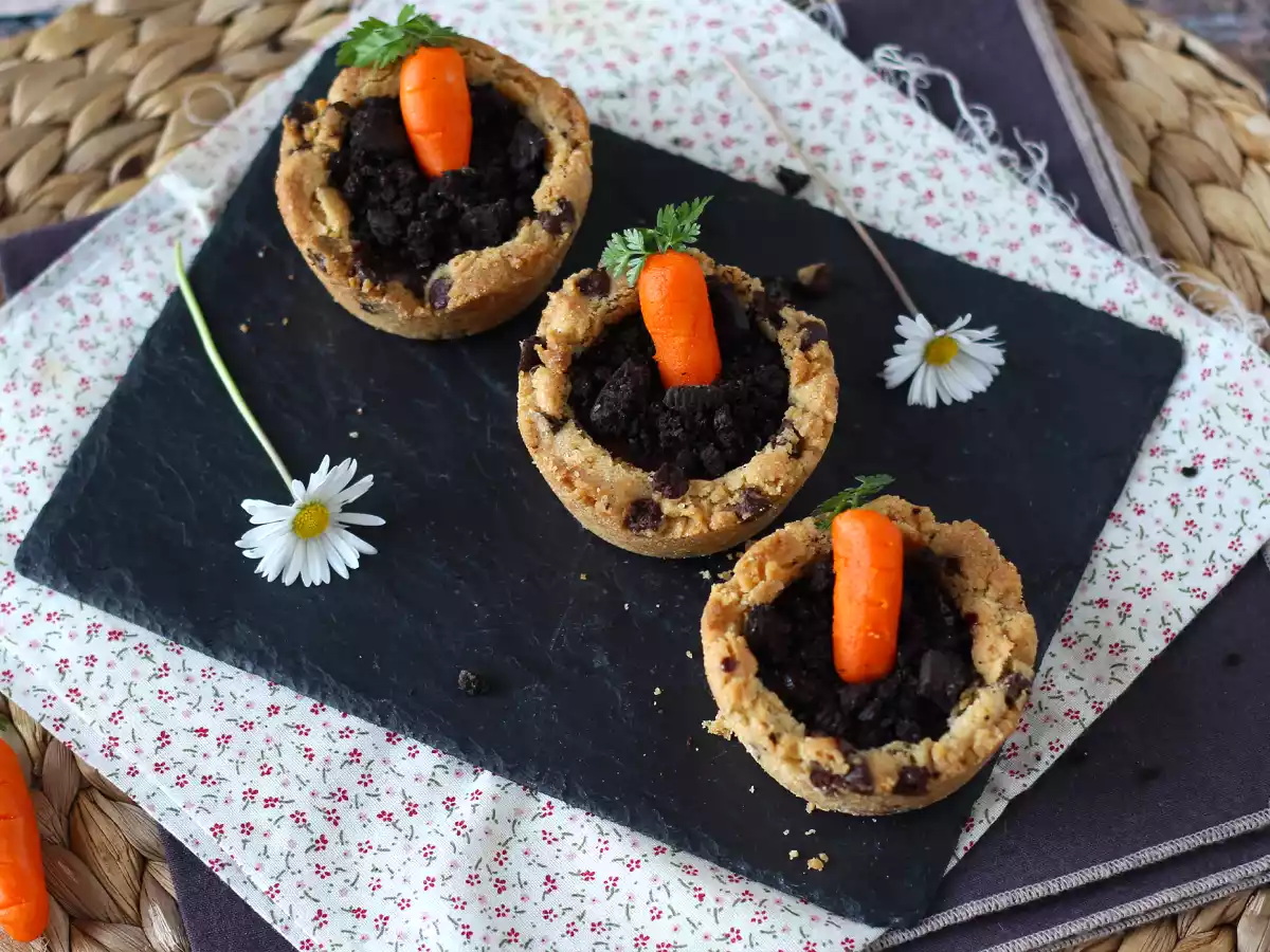 Cookies Cups mit Schokoladenganache nach Art eines kleinen Karottentopfes garniert - foto 5