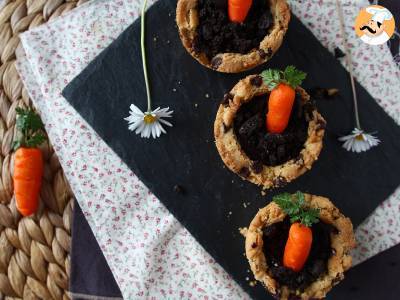 Cookies Cups mit Schokoladenganache nach Art eines kleinen Karottentopfes garniert - foto 2