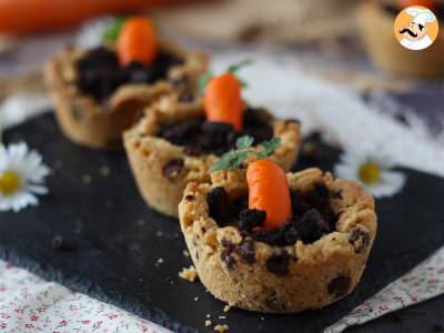 Cookies Cups mit Schokoladenganache nach Art eines kleinen Karottentopfes garniert - foto 3