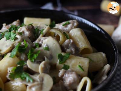 Cremige Nudeln mit Champignons und Wurst - foto 5