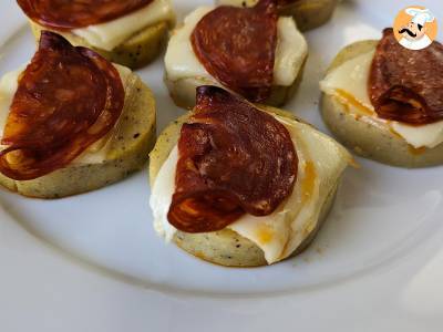 Crostini aus Polenta mit Scamorza-Käse und Peperoni - foto 2