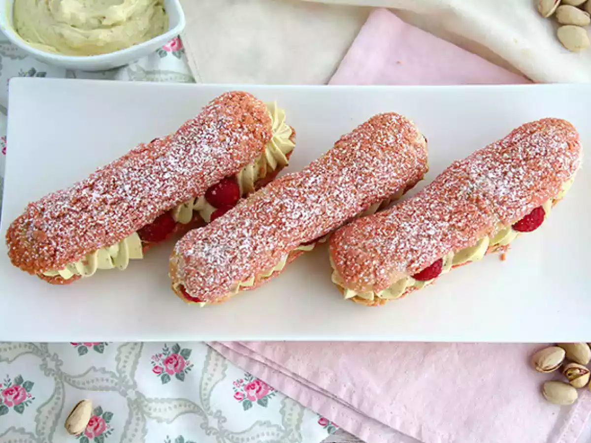 Eclairs mit Pistaziencreme und Himbeeren - foto 3