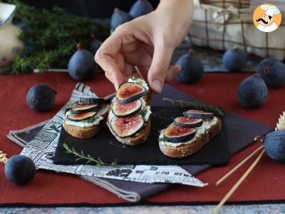 Feigenschnitten, Ziegenfrischkäse, Honig und Rosmarin - foto 3