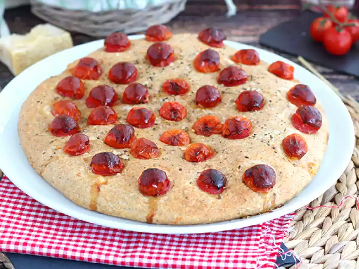 Focaccia mit Kirschtomaten