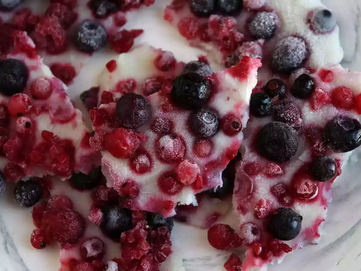 Gefrorene Joghurtriegel mit roten Früchten - foto 3