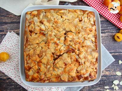 Gestürzter Kuchen mit Mirabellen und Mandeln