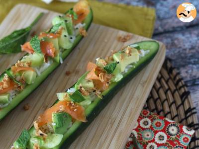 Gurken gefüllt mit Reis, Räucherlachs, Avocado und Minze - foto 4