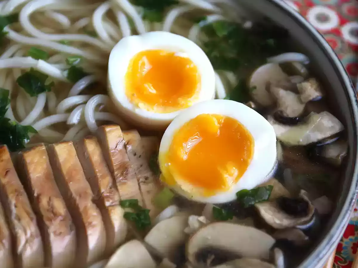 Hühnchen-Ramen: die einfache Version dieses ikonischen asiatischen Gerichts! - foto 3