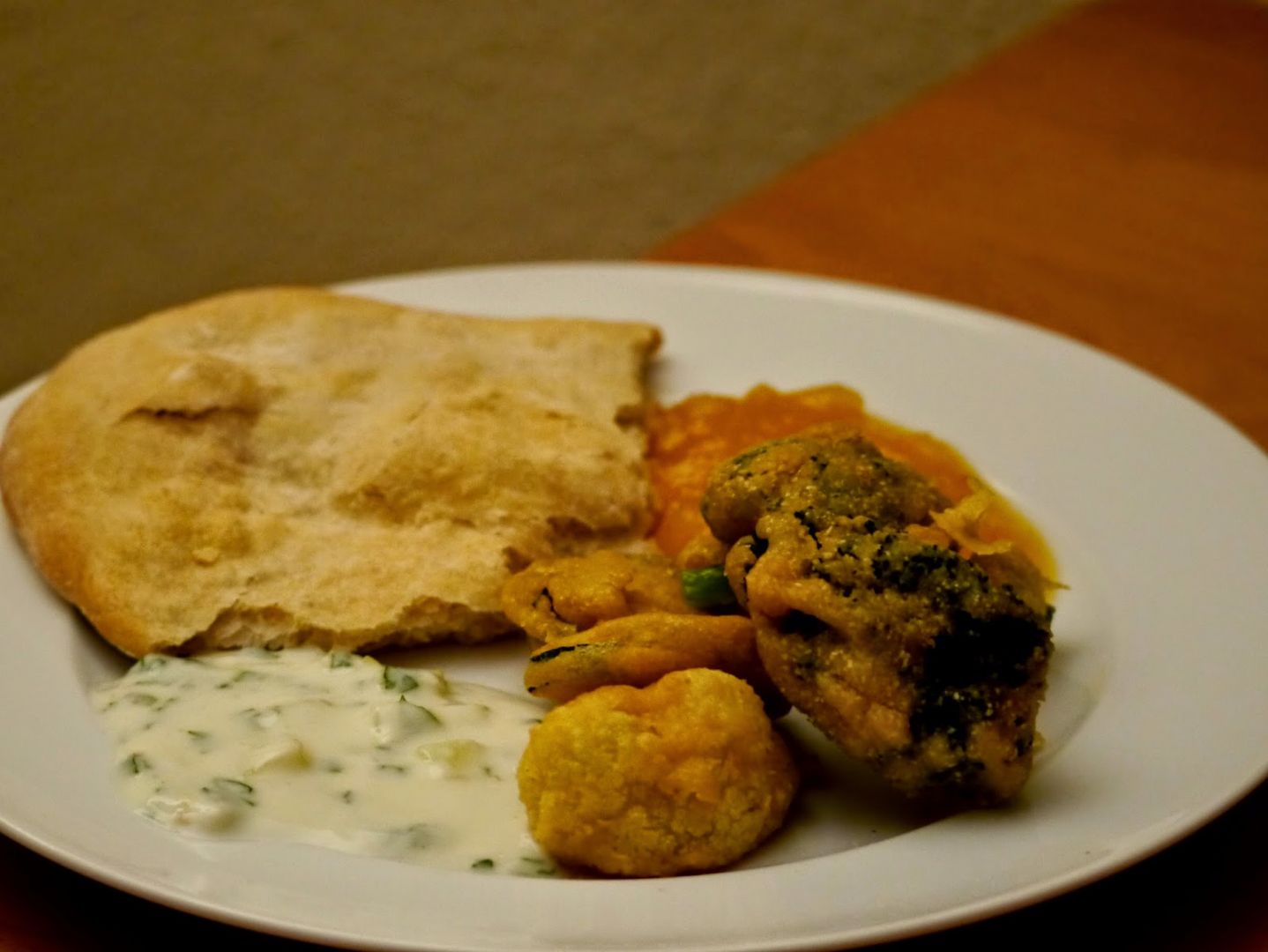 Indische gemüse-pakora mit naan, - Rezept Petitchef