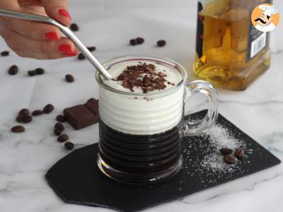 Irish Coffee (Kaffee mit Whisky und Schlagsahne) - foto 3