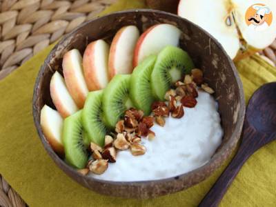 Joghurt-Snack aus Kokosnuss, Apfel, Kiwi und Haselnüssen - foto 3