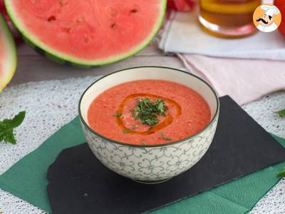 Kalte Suppe mit Wassermelone und Tomate