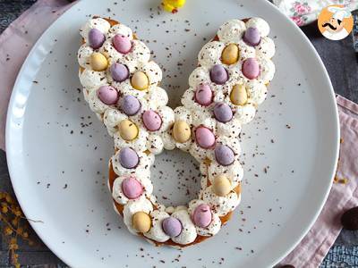 Kaninchenkuchen mit Ostereiern