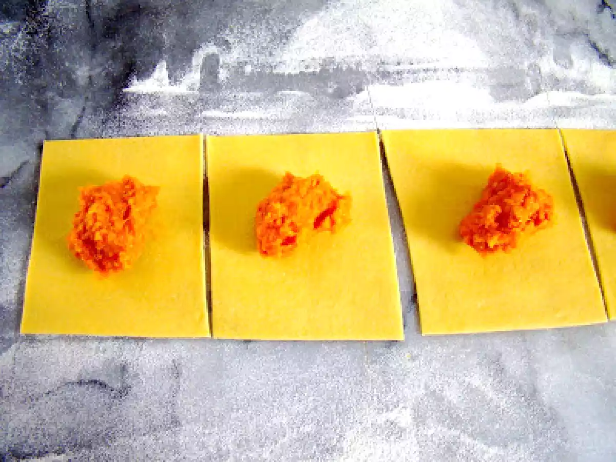 Kürbiscappellacci, Rosmarinfond, Mandeln - foto 2