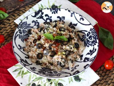 Mediterraner Reissalat: Thunfisch, Oliven, sonnengetrocknete Tomaten und Zitrone - foto 2