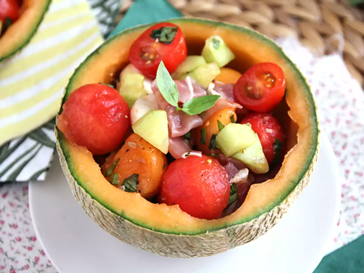 Melonensalat auf Melone